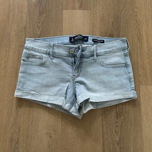 Hollister Low-Rise Short Shorts - Size 5 (w27)